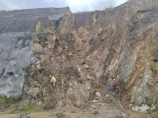 Hazardous rock face before works
