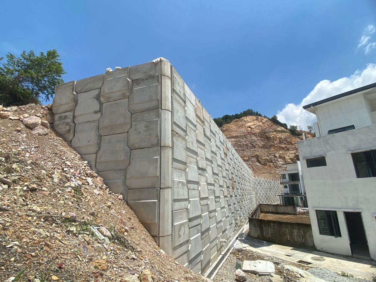 Retaining system 1